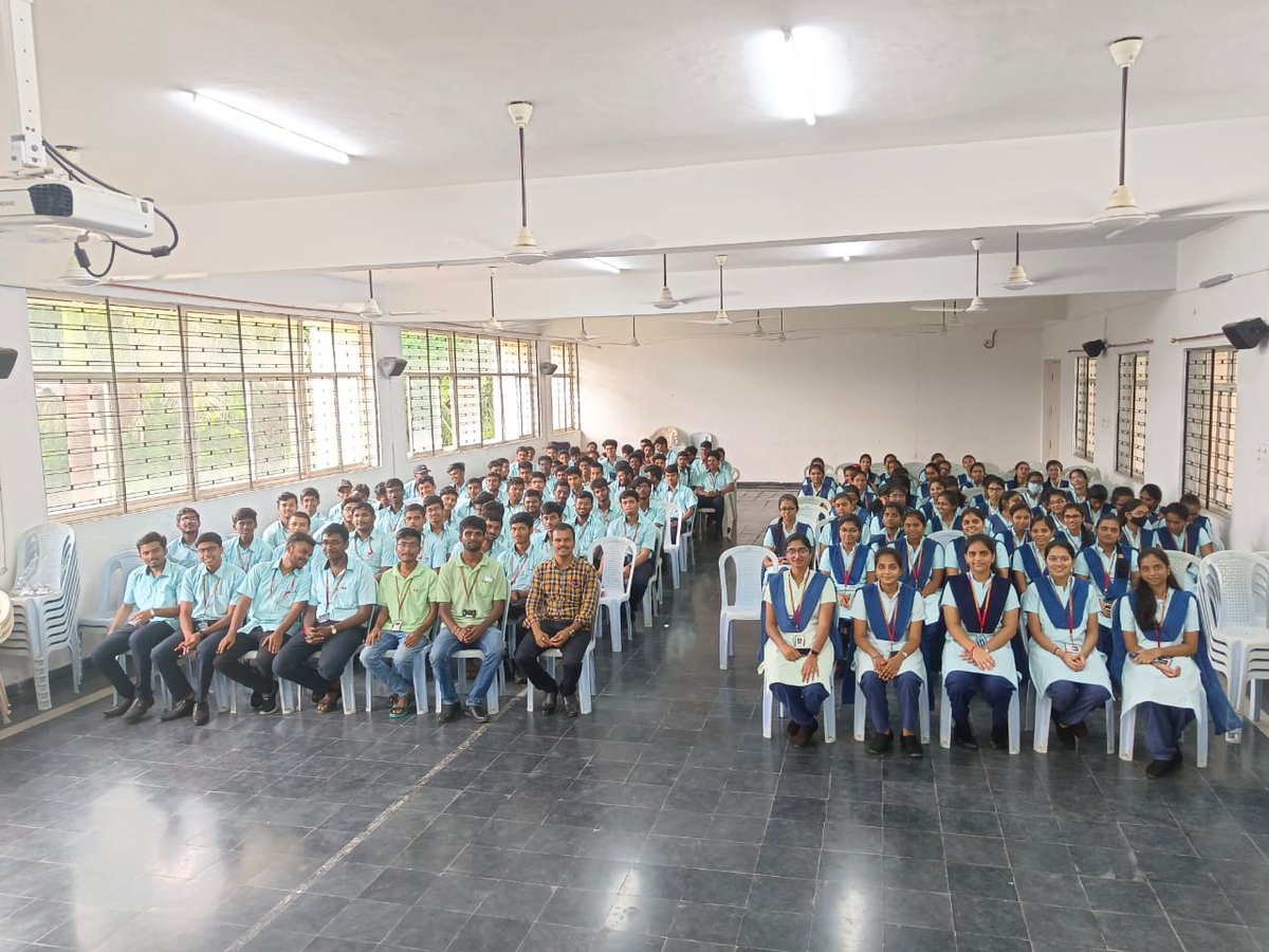 Fledlings 🐣

Fresh thoughts, fresh experience, steps towards your delightful future are the most exciting part of second year✨

An intro session on our student chapter CSI conducted on 08.09.2022
For the second years 

#csigmrit #gmrit #intro #secondyears #fledlings