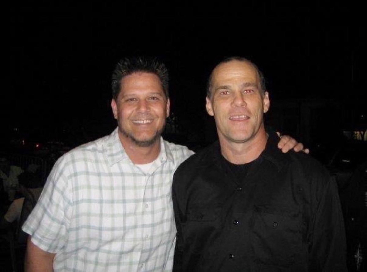 jeffknet's tweet photo. Happy 61st! John Easdale of @TheDramarama. Here we are back in 2009 at the #KDGE 20th anniversary party. You may remember, John and his band headlined the very first #Edgefest concert in 1991. #AnythingAnything #LastCigarette #HaventGotAClue https://t.co/Gg2V5eVnvS