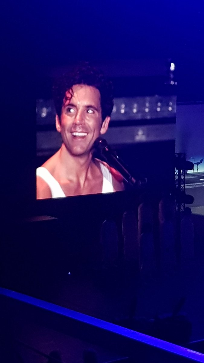 Honey6418's tweet photo. Che magia !! Grazie, grazie, grazie @mikasounds #arenadiverona https://t.co/I6jskXPlVL