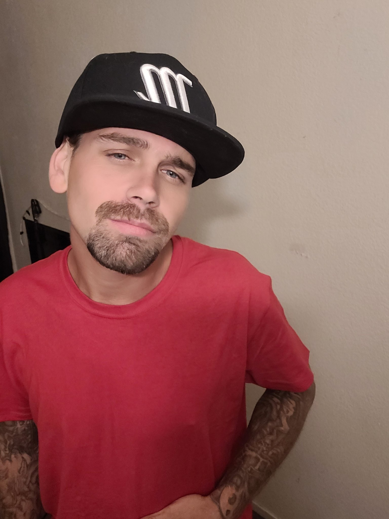 2 pic. Am I hot or not ladies? Would you fuk with me? https://t.co/eswhM5cJgp