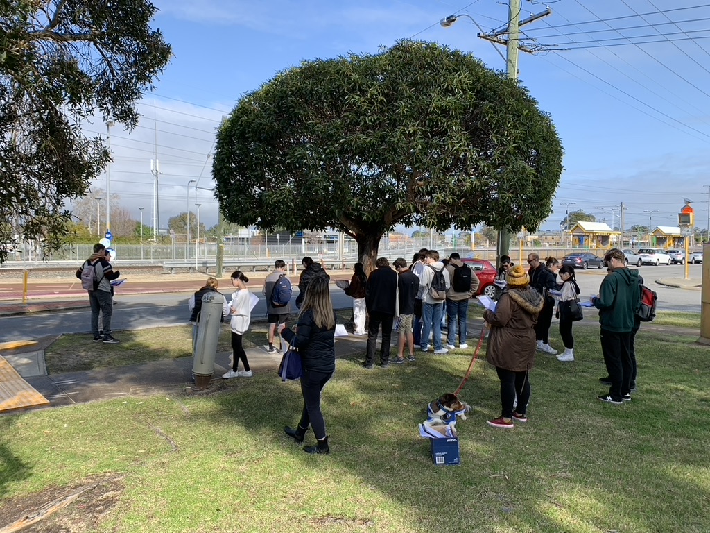 Field trip day for the transport students, at Queens Park Station. We used the Aus #healthystreets assessment tool to evaluate the surrounding streets ahead of the station upgrade and elevated rail project. Verdict = lots of 0s. Not very healthy. @LE_Saunders @EricDenholm1