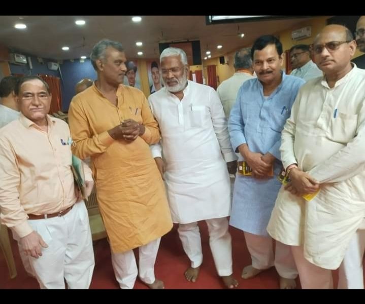 surendrapal_bms's tweet image. (1/X) आज दिनांक 18.9
.2022को आरएसएस उत्तर प्रदेश द्वारा हाई लेवल समन्वय बैठक सरस्वती कुंज निराला नगर लखनऊ में आयोजित हुई।
जिसमे समस्त कैबिनेट मंत्री उपस्थित रहे। और भारतीय मज़दूर संघ उत्तर प्रदेश से माननीय अनुपम जी क्षेत्र संगठन मंत्री, श्री विशेश्वर राय प्रदेश अध्यक्ष.......