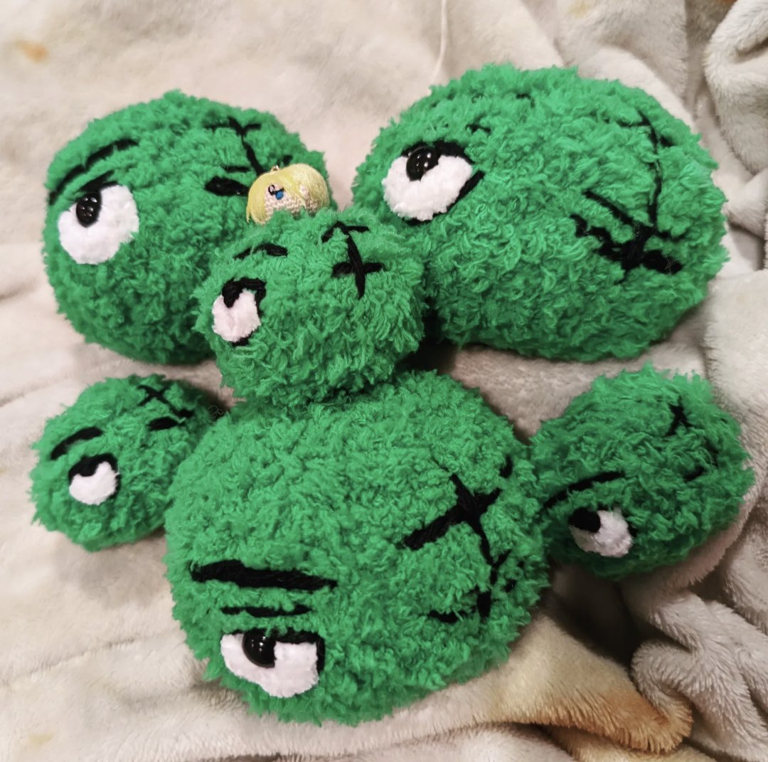 ishxallxyarn's tweet photo. The Marimo army arises. All the best things in Zoro's life start with "San" so naturally, the marimos come in threes. 

That said, who wants to adopt a lost marimo? 😂

#RoronoaZoro #OnePiece #MarimoMossBall #Sanji #Amigurumi https://t.co/2eGhoRfYlq