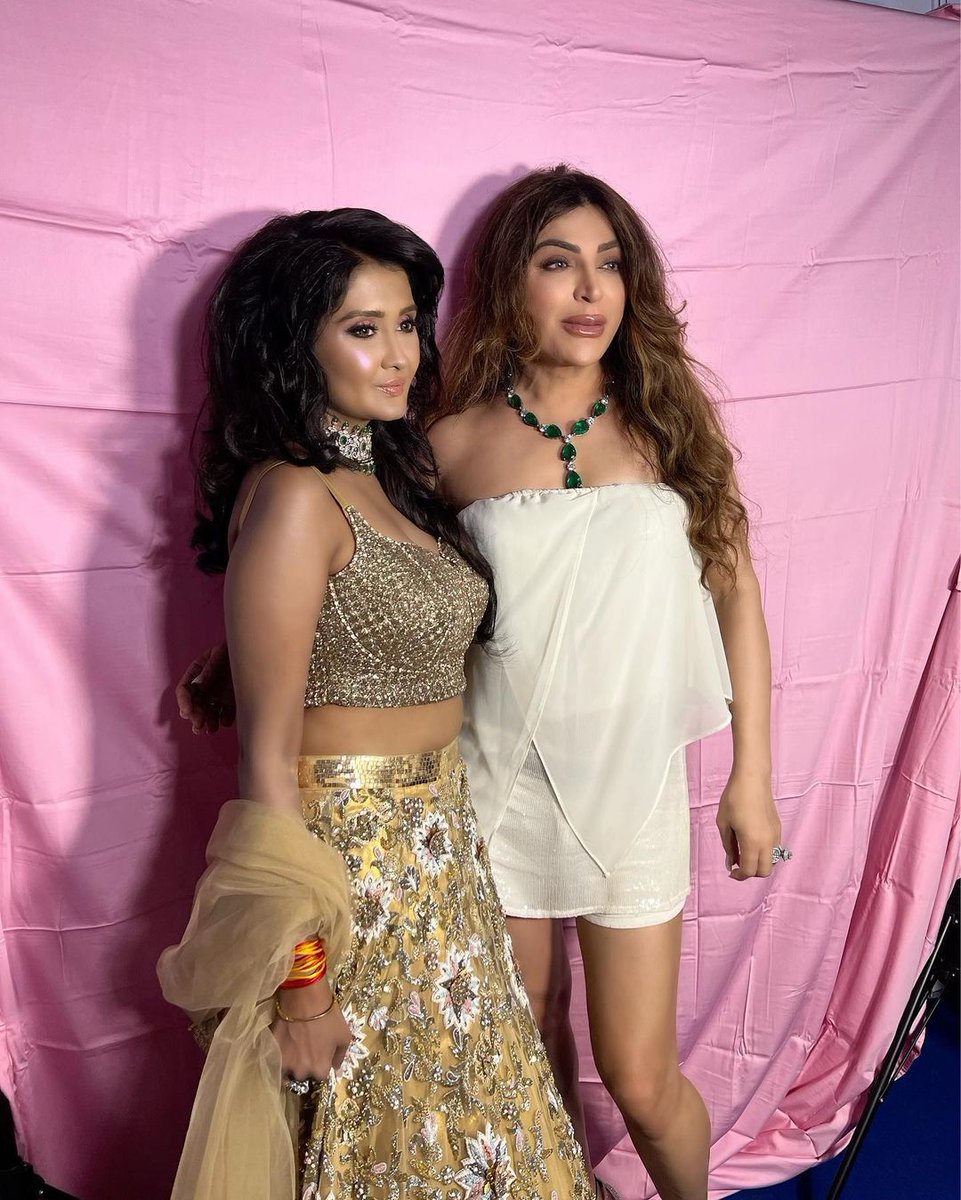 OjasRajani's tweet photo. That purple highlighter is glowing on @kanchisingh for the makeup session at @probeautyindia

Hair &amp; Makeup: @OjasRajani 

#ojasrajani #ojasrajaniacademy #livesession #makeupseminar #makeupworkshop #makeupevent #event #probeautyindia #makeupartist #makeuptransformation #Liveevent https://t.co/mGlE4mf6KH