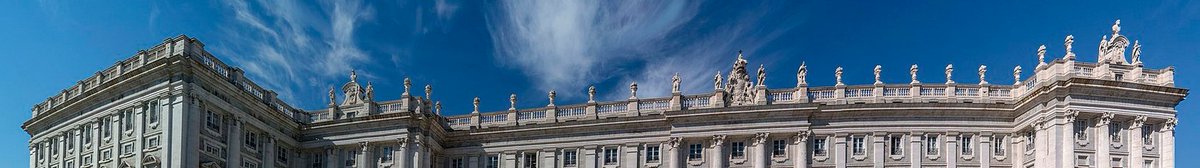 velopedista's tweet photo. @Pennypol Estas estatuas se pensaron originalmente para rematar el frente del Palacio Real, en lugar de los actuales remates florero. El exceso de peso de estas hizo imposible su instalación y acabaron desperdigadas, en el mejor de los casos en el jardín de Plaza de Oriente. https://t.co/KqokQE61Fy
