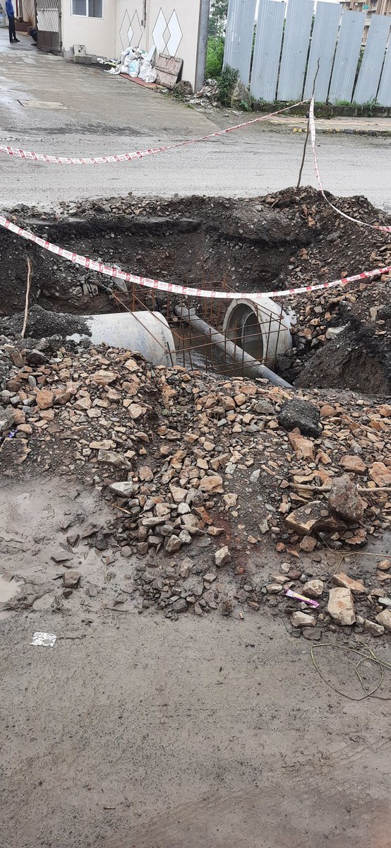 sameershivane1's tweet photo. @PCMCSarathi almost week is gone but still drainage pipe chamber hole is not closed. It's exact front of legacy urbania main gate. People are struggling to take vehical in and out. i think pcmc will work after some one fall in the hole which has steel bars inside https://t.co/sL3GppBbLc