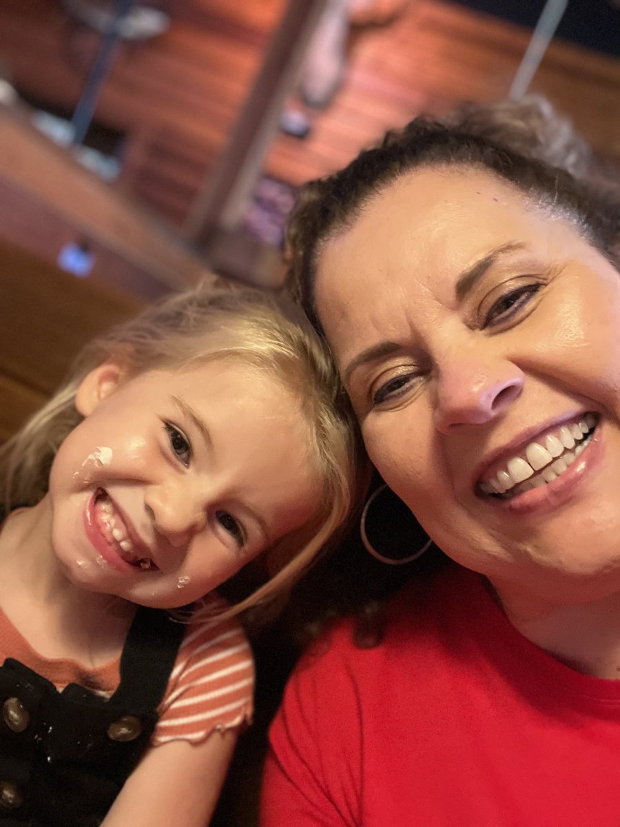 LOVE this pic of my Gracie girls. Only thing missing is THIS Gracie girl. Such a bond between us❤️🥰😍