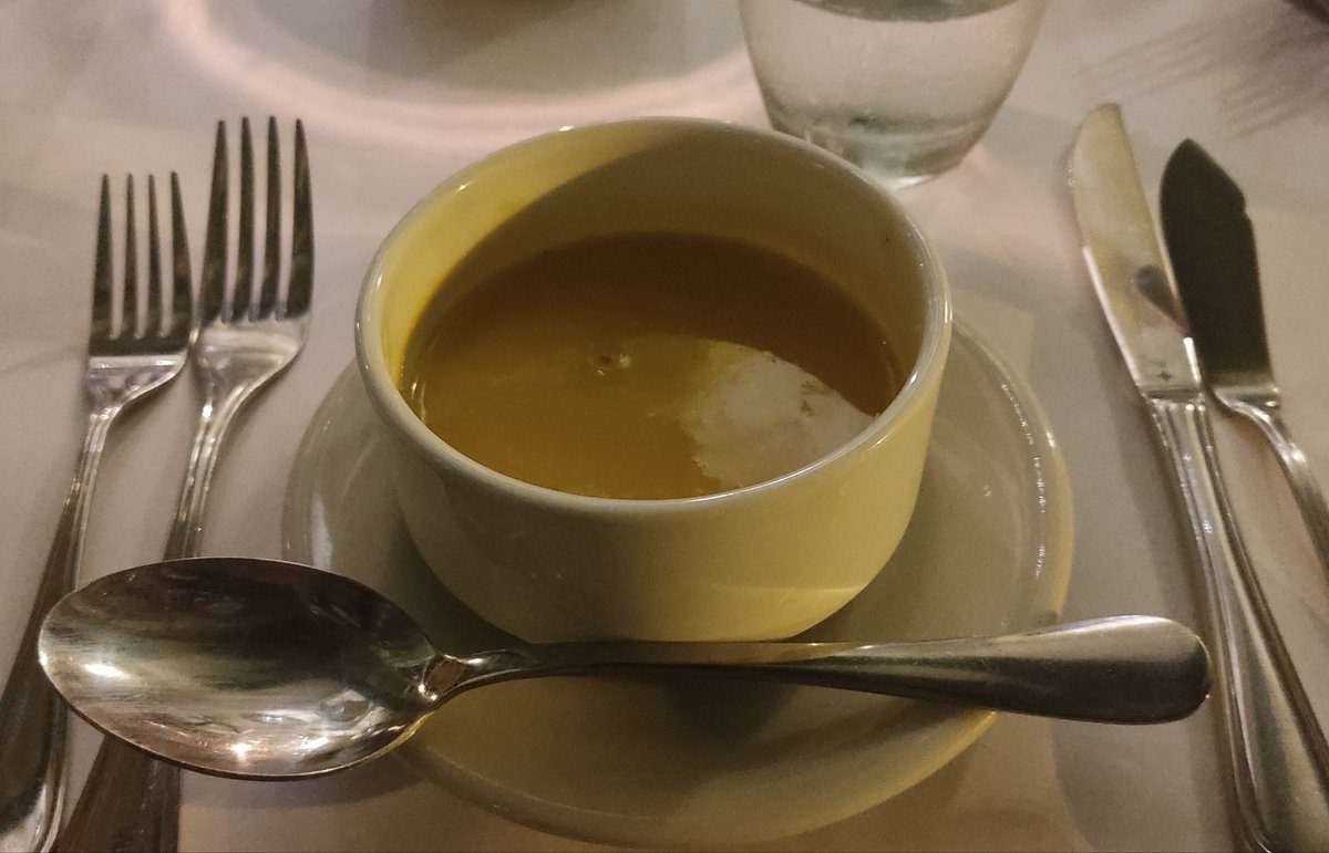 uso_shiro's tweet photo. #FreeShiro #ShiroOnTour
La cena de hoy fue un delicioso pescado thai (en salsa de coco) con arroz en leche de coco también. Estaba delicioso!
Por la luz solo tomé foto de la crema de zapallo/calabaza.
Ah y me tomé una copa de vino blanco https://t.co/lQRDOSwFKl