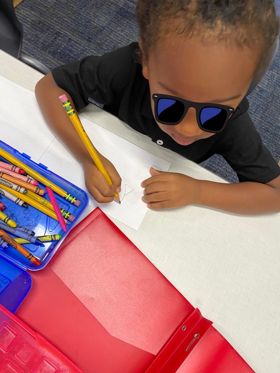EvaPCFISD's tweet photo. Today, these writers in PreK used shapes to draw people. #MsWargo #MrsJackson #PreK #WritingCircle @Hancockcfisd https://t.co/6De16UiaYW