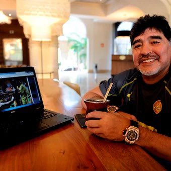 antoargueyes's tweet photo. no entiendo un pito pero estoy así viendo el bardo entre los de 4to https://t.co/hYV53gb6uu