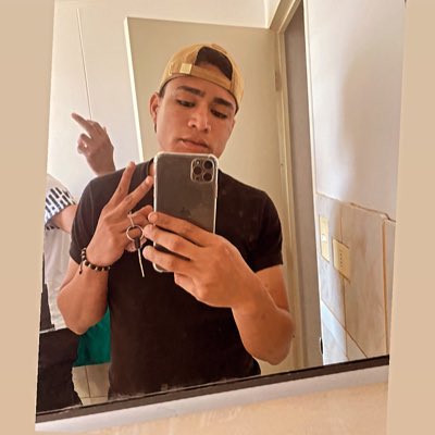 yfcm__'s tweet photo. #NuevaFotoDePerfil https://t.co/OkwckMwGCx