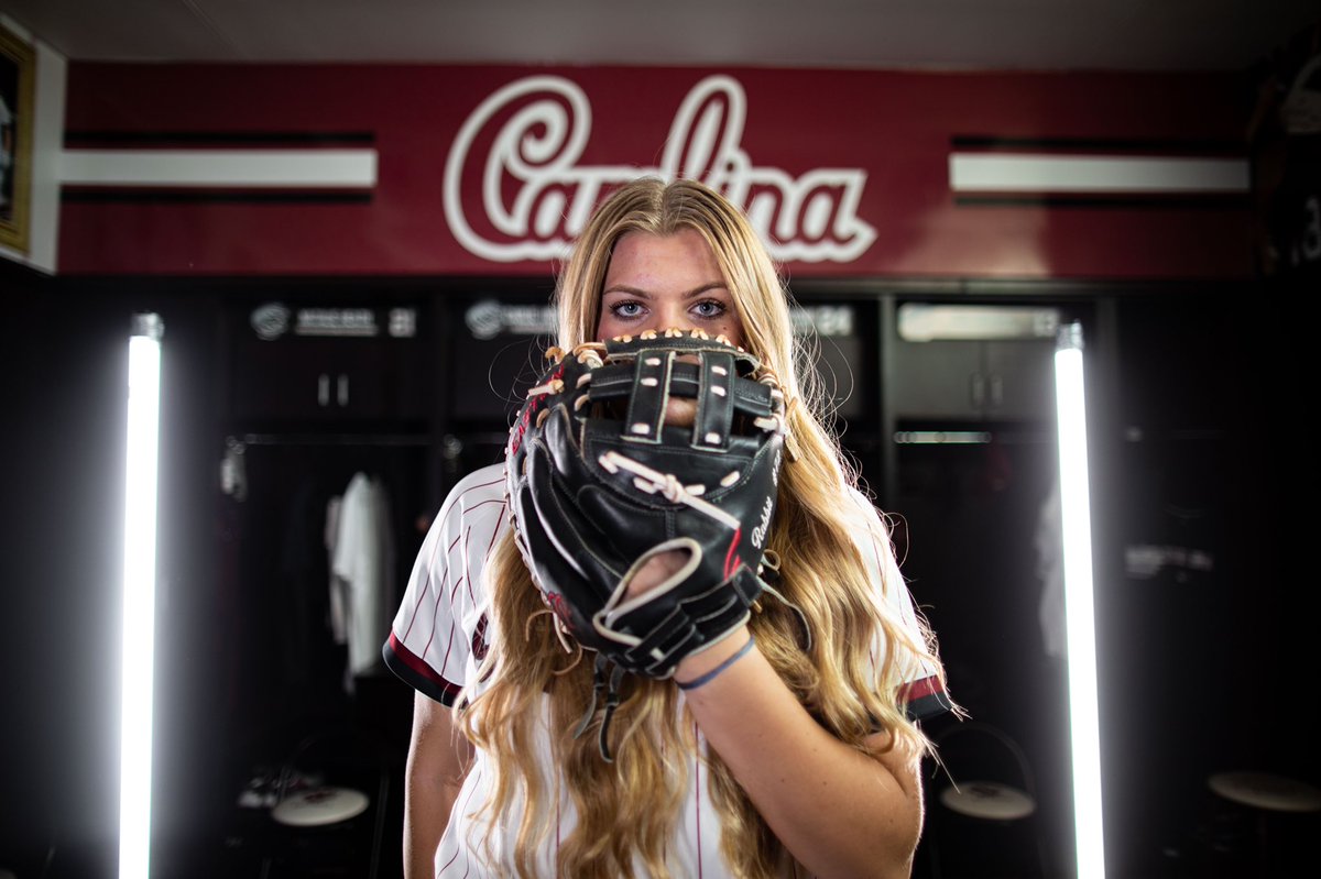 MyaFlindt06's tweet photo. I’m excited to announce that I have decided to continue my academic and athletic career to play D1 softball at the University of South Carolina. Thank you to @scsbcoach_bev @KatieRepole @Coach_JBloomer @KevinMaguireSB @GamecockSoftbll for giving me this amazing opportunity!!🤙🏼🐓 https://t.co/pG6n5AGXrc