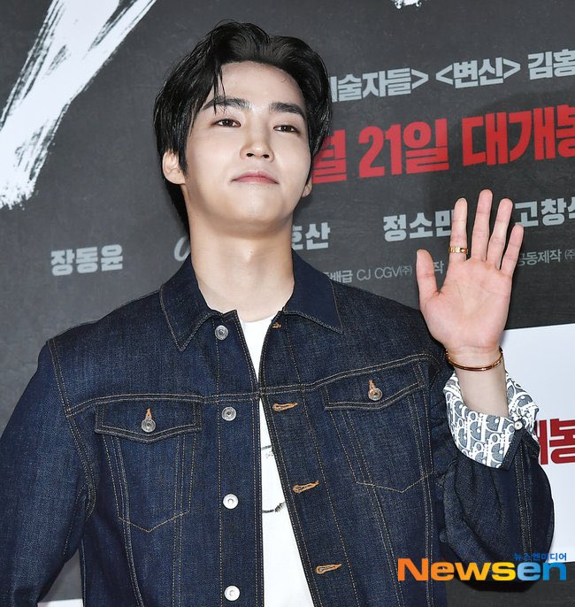 BSHFEED's tweet photo. Baek Seo Hoo attended VIP Premier of #ProjectWolfHunting!

#백서후 #서후 #baekseohoo #seohoo https://t.co/y7dEfa9Wzk