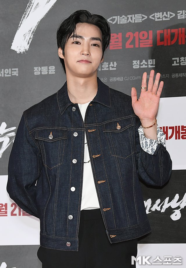 BSHFEED's tweet photo. Baek Seo Hoo attended VIP Premier of #ProjectWolfHunting!

#백서후 #서후 #baekseohoo #seohoo https://t.co/y7dEfa9Wzk
