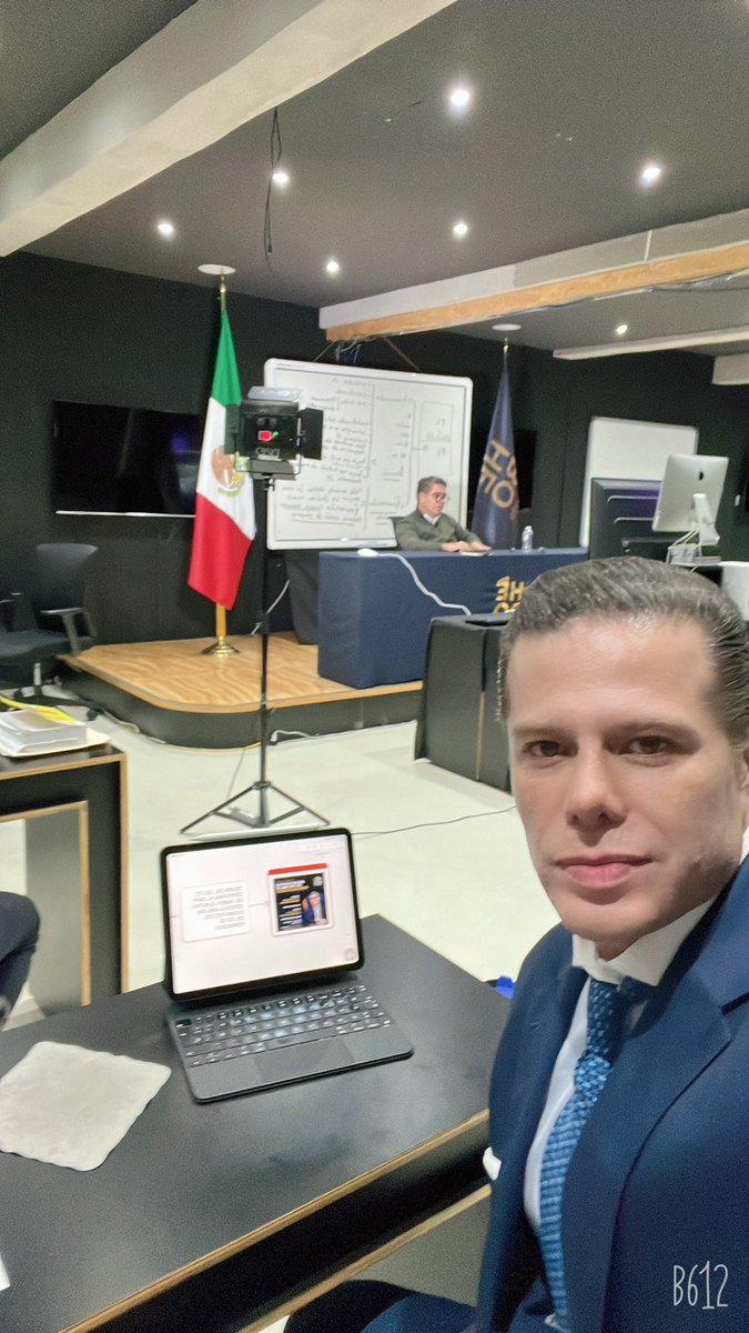 Edgar_Romo1's tweet photo. Terminado curso de estudio #dogmatico del #delito de #Feminicidio con el profesor doctor #rubenquintinozepeda en @HEBOInstituto https://t.co/KUjX76KsEG