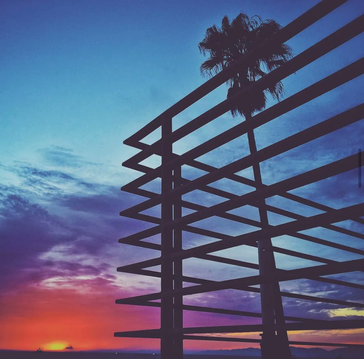 itsOsoPorto's tweet photo. Insta 6yrs ago: Color outside the lines. #elporto #beachtown #ohlookasunset #everyonesdoingit #sunset #pacific #beach #surf #manhattanbeach #notnorth #losangeles #mydayinla #beachlife #southbay #socal #california https://t.co/SOJwawd8qj | https://t.co/ih42k1Futp https://t.co/o7FHHCbbKZ