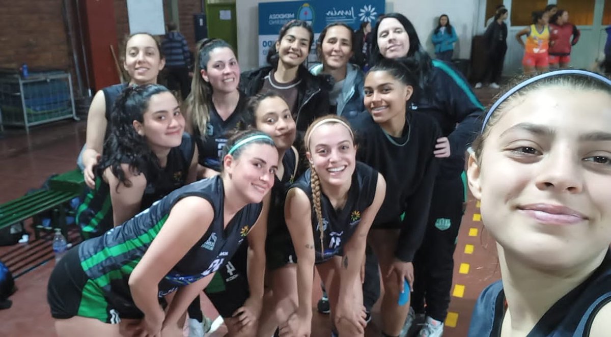 csdjuninbasquet's tweet photo. U 21. Las chicas del verde 💚  de local hicieron un excelente partido ante el Nuevo Tunuyán. Con mucha garra, las del verde siguen avanzando y sumando puntos.
Vamos las pibas 💚 
Vamos Junín ⛹🏽‍♀️ https://t.co/ff6YFCik3R