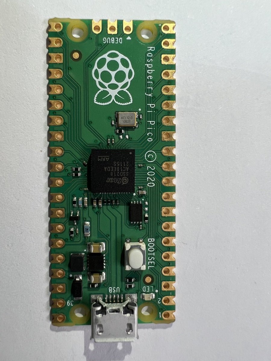 dongshanpi's tweet image. The chip with the same size and package as the Raspberry Pi PICO is actually based on ARM Cortex-A7 dual-core 1.0GHz, 64MB DDR2, 2D graphics engine, support point TTL display, RGB driver interface, Ethernet mac, SAR ADC, audio support ADC/DAC, UARTs, PWMs, GPIOs, I2C and SPI.