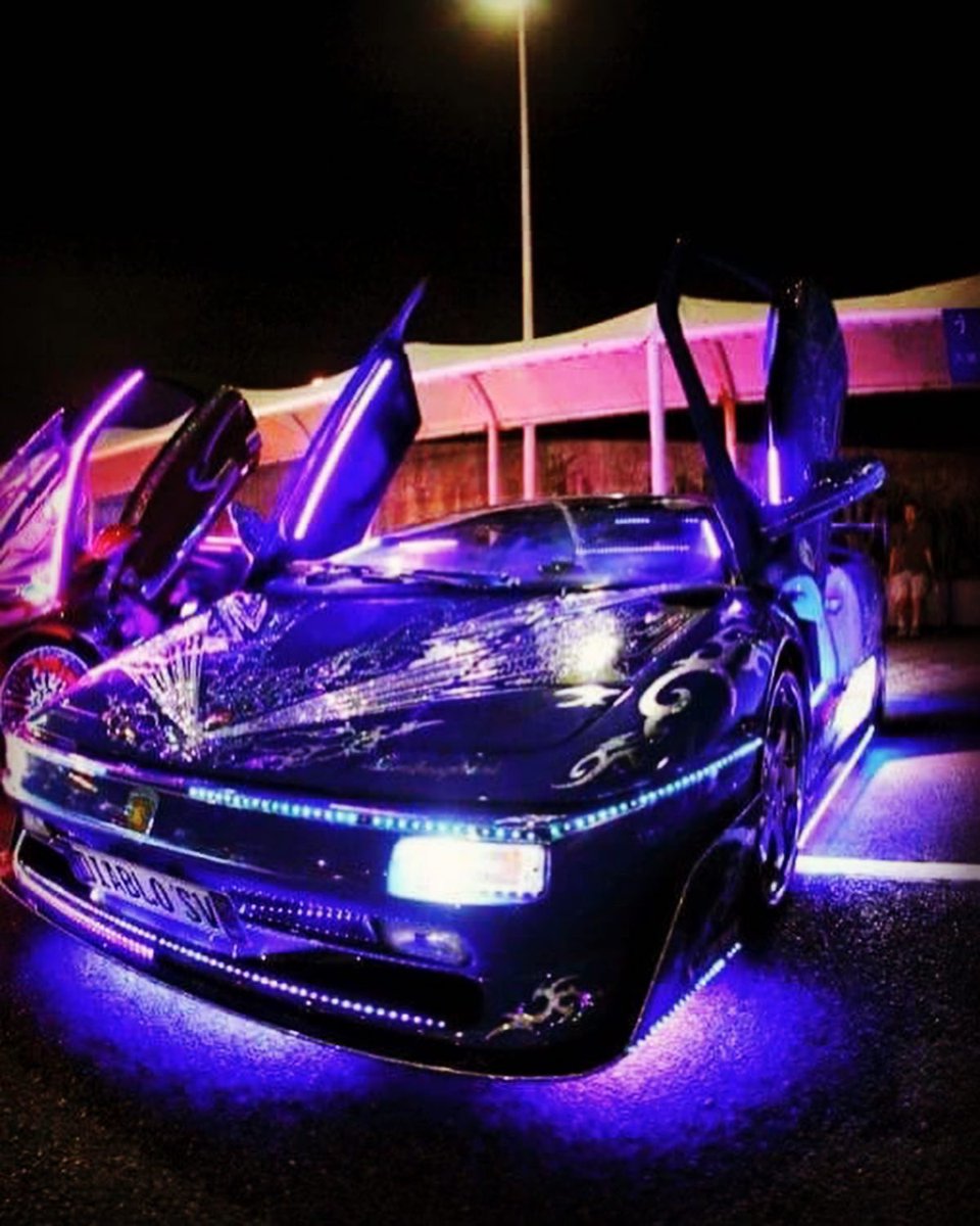 morohoshi_7777's tweet photo. ⭐️青星号⭐️
#lamborghini #ランボルギーニ #morohoshi #諸星伸一 #fightingstar #ファイティングスター #fsbk #カスタム #スワロフスキー #swarovski #tokyo #japan https://t.co/V27Xjtaazt