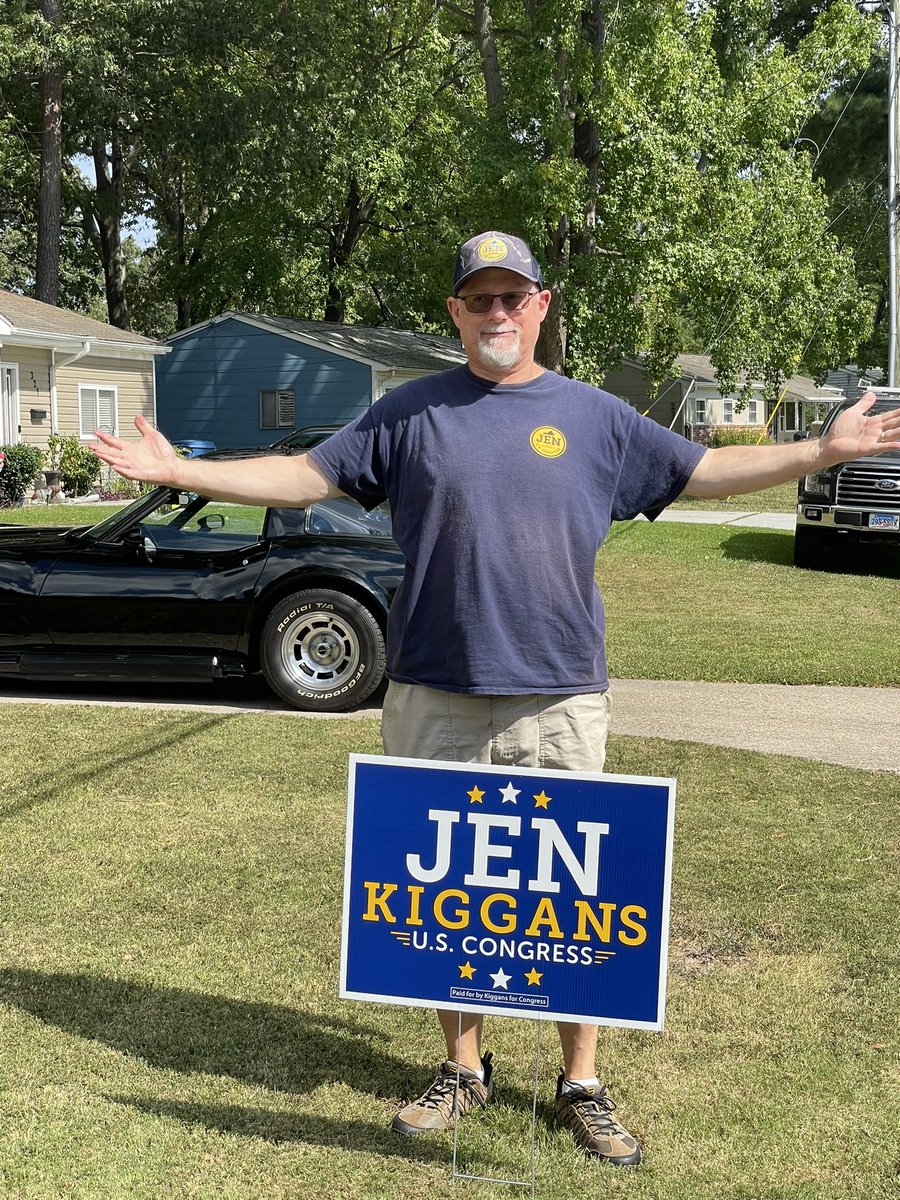 MaralMoreland's tweet photo. Another weekend of Action in #VA02! We hit the streets before early voting on Sept 23. #LeadRight #OperationRed Canvas like crazy for @JenKiggans https://t.co/DSFYJWtJTk