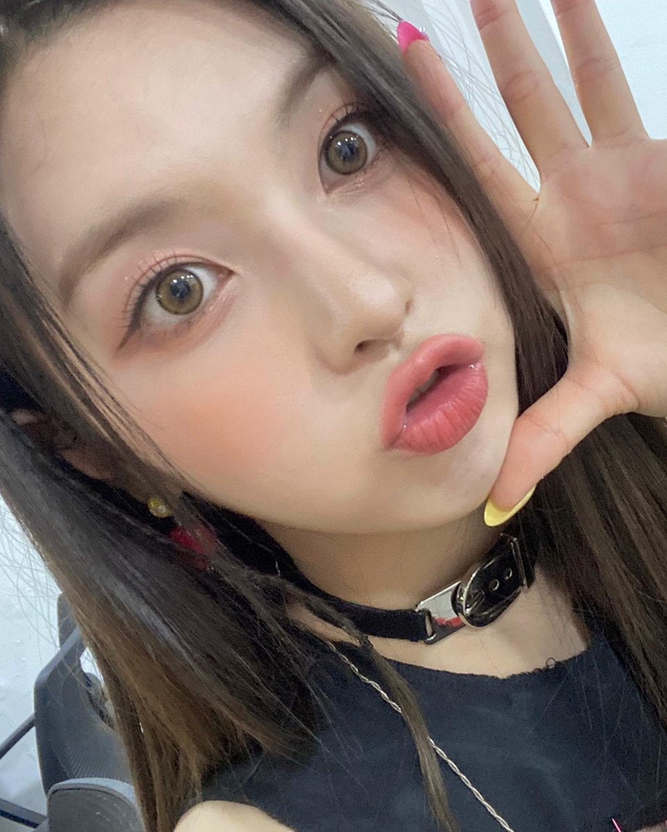 📸 | 19.09.22

Atualização da #BAE no Instagram oficial do NMIXX.

“4 selcas para os grandes Nswers! -! Obrigada por vir Nswer 😚
Eu te amo Nswer!! 🥰”

#BAE #배이 #배진솔 #NMIXX #엔믹스  <a href="/NMIXX_official/">NMIXX</a>
