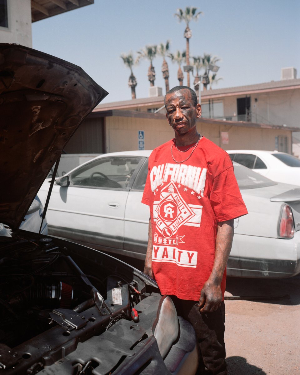 This week Kevin Sweeney shares the stories behind his series 'The Central Valley.' In my interview with him he discusses the research that led up to this series and how taking a step back isn't failure.
anywhereblvd.com/interviews/202…

#portraitphotography #portraiture