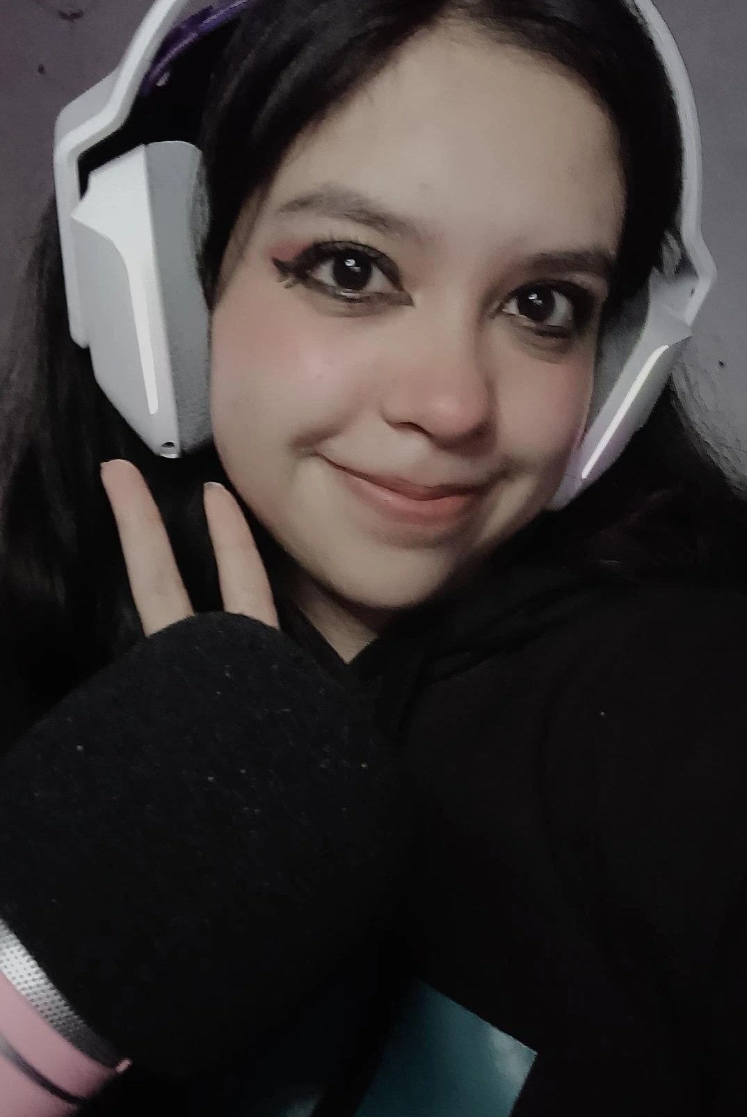 Valerukyy on Twitter: "Ya estamos en vivo 7uu7 hay patas 🌚 https://t.co