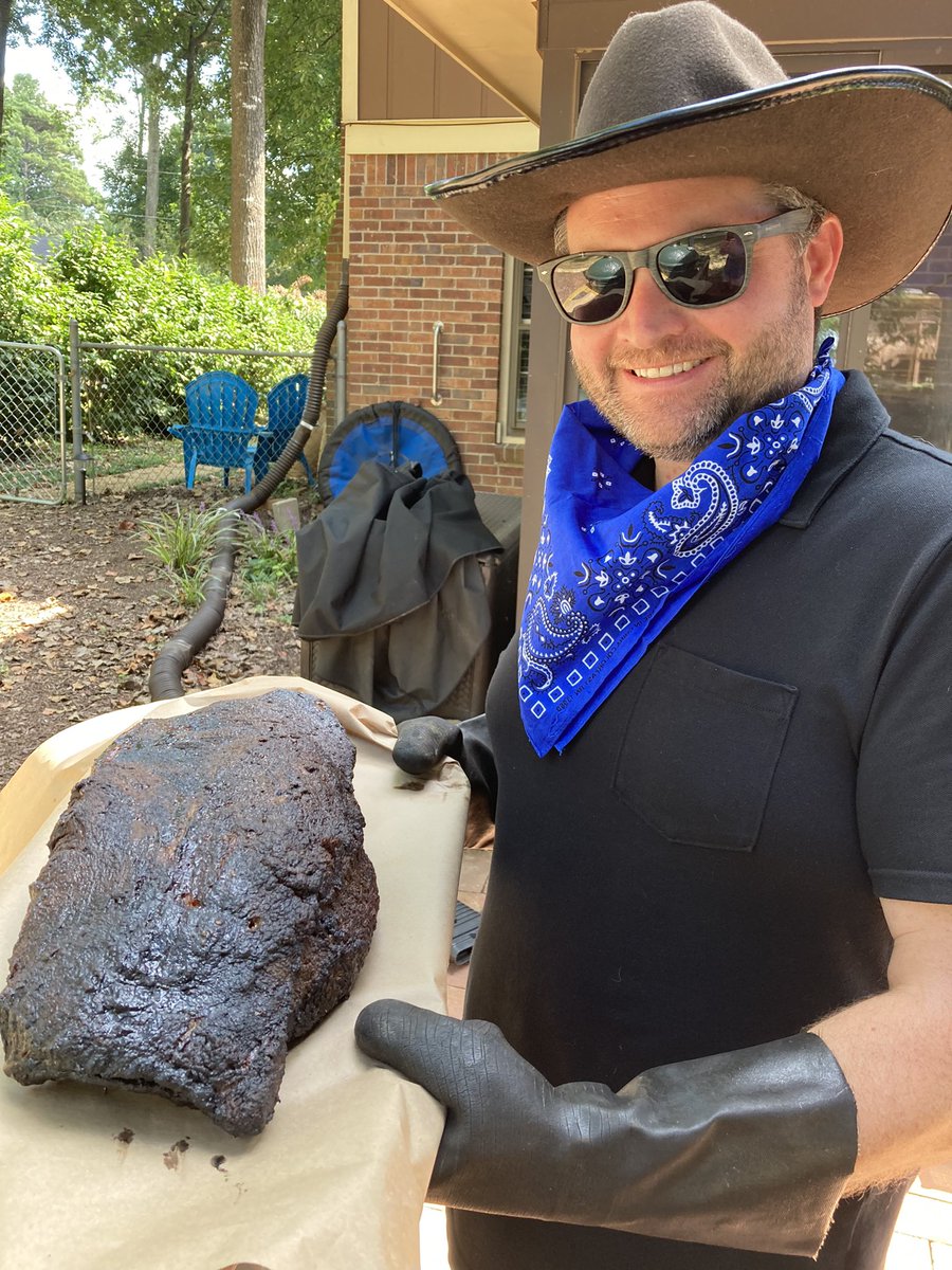 JMadd4444's tweet photo. Yeehaw! 13lb brisket smoked for 16hours 🐮 🍽 https://t.co/BUTXdUTmM4
