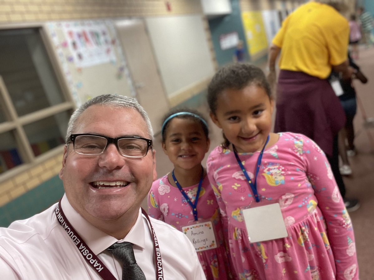 TBretoi's tweet photo. Dress for Success Mondays!
⁦@SSPPS6⁩ #sspcares #unstoppablekec https://t.co/nMBiW5Pad3