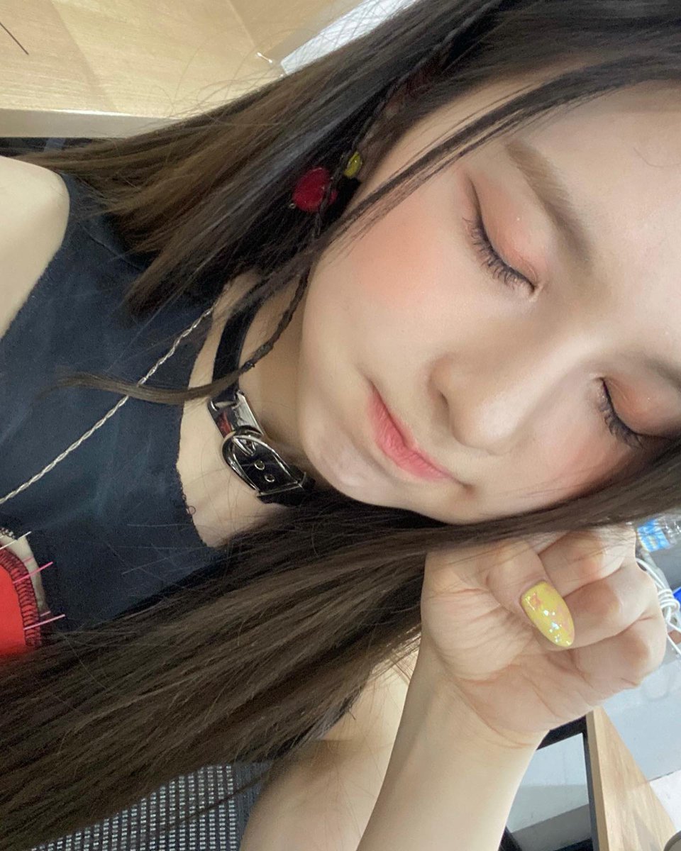 📸 | 19.09.22

Atualização da #BAE no Instagram oficial do NMIXX.

“Esses são os três tipos de emojis 😚
Emoji selfie! 
Eu queria postar porque eu tirei 😚 
Por favor ame muito DICE COOL!!”

#BAE #배이 #배진솔 #NMIXX #엔믹스  <a href="/NMIXX_official/">NMIXX</a>