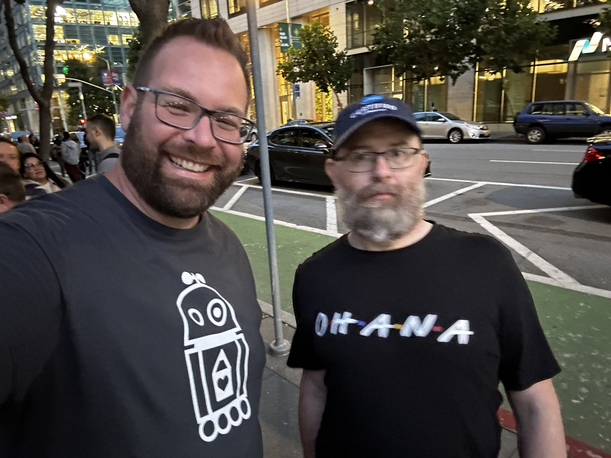 Ran into THE <a href="/RobSalesforce/">Rob Cowell (he/him/his) 🌻🇺🇦🌻</a> of <a href="/shirtforceOrg/">shirtforce</a>.  Rumor has it there will be a physical shirt store this year at <a href="/BkBindersMuseum/">American Bookbinders Museum</a>!  <a href="/LaceySnr/">Matt Lacey</a> #DF22