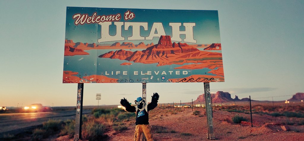 RadTalkinRex's tweet photo. Utah was so beautiful! Next up is Arizona and the Grand Canyon!

#furry #furryfandom #fursona #fursuit #fursuiter #goodtimes #havingfun #havingablast #havingagoodtime #utah #monumentvalley #mountains #sunset #travel #traveling #exploring #crosscountry #scenery https://t.co/7dwyCpApE0