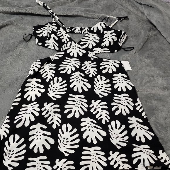 LovingTheColts's tweet photo. So good I had to share! Check out all the items I'm loving on @Poshmarkapp from @cdtaylor3998 @DoubleRRetail #poshmark #fashion #style #shopmycloset #forever21 #clothstone #amandaleejewelry: https://t.co/2peNfXXZyX https://t.co/4Gya3QwLoA