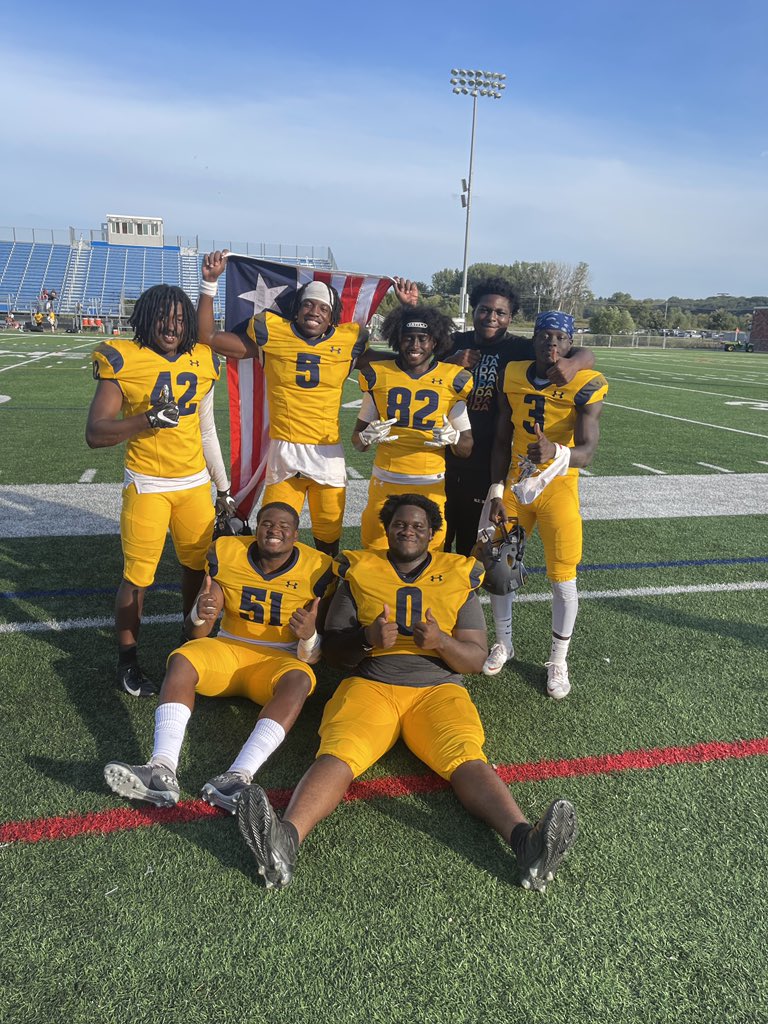 SanteaHollis's tweet photo. Jacket Nation ⚡️🐝 @calebwade51 @yaachiechuol @yahye800 @KekouraJTarnue5 https://t.co/z4lwSvo43Z