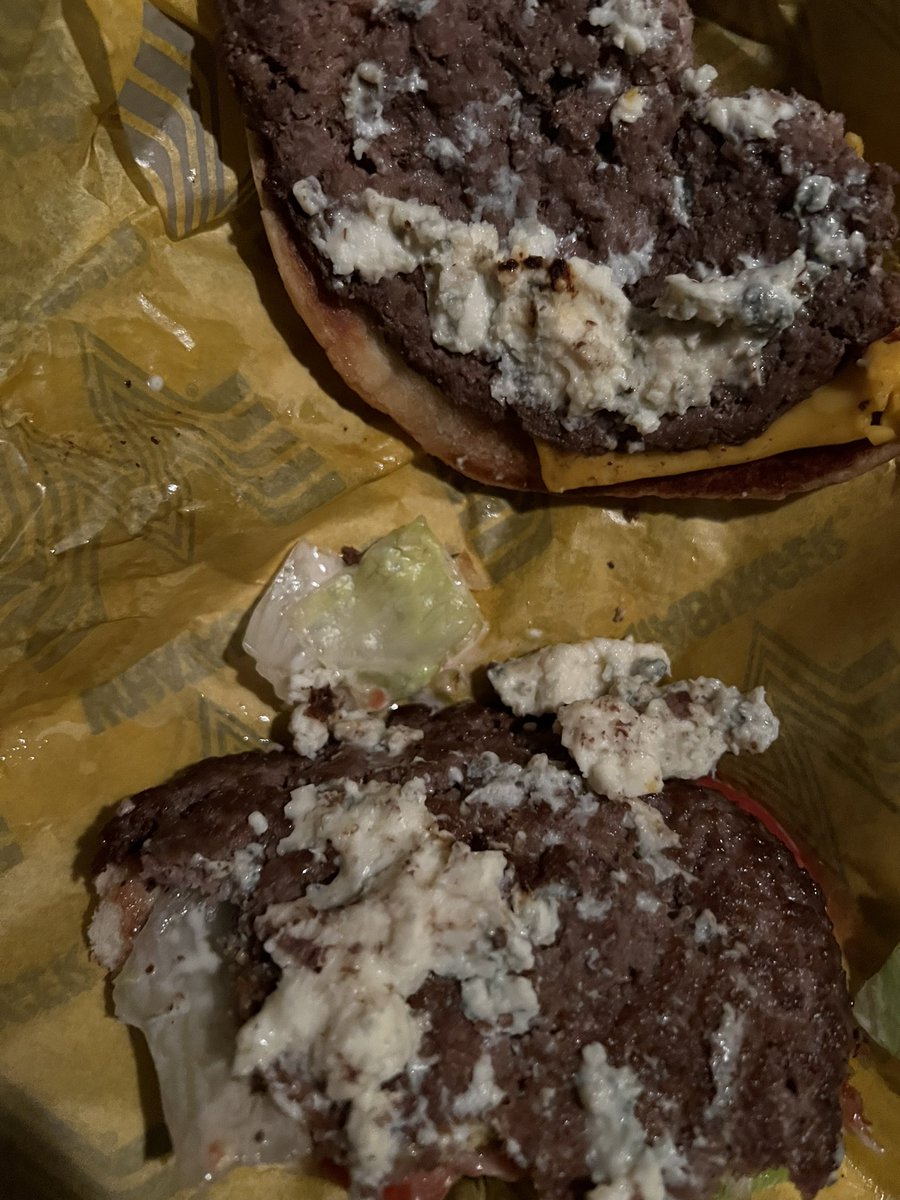 chelitom305's tweet photo. @Whataburger  what the fuck is this in this nasty ass bacon and cheese burger🤮🤮🤮🤮🤮🤮🤮 https://t.co/jXKu2UNTtZ