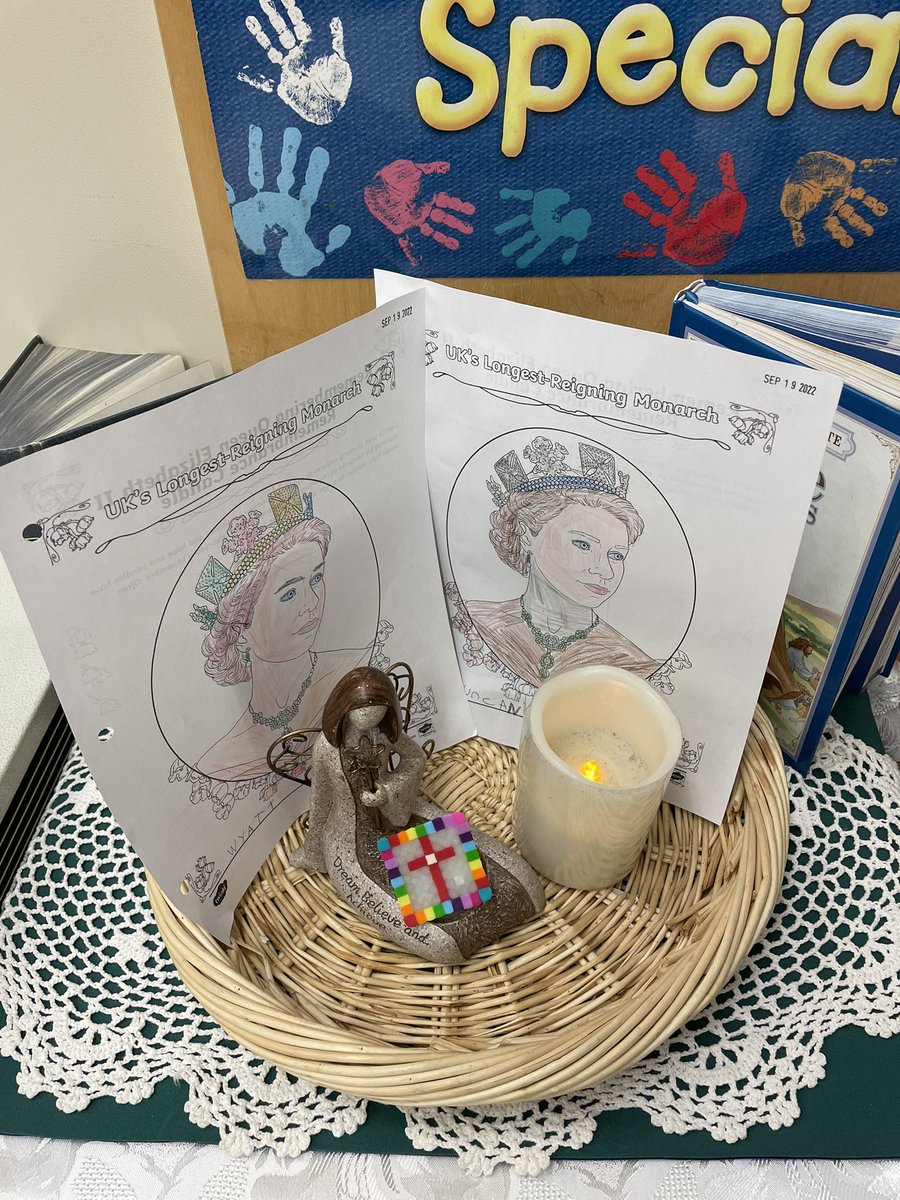 MrsWhaley_'s tweet photo. Taking some time today to pause, discuss and pay our respects to #QueenElizabethII. 🙏✝️ Thanks to @MrsTilleyHCDSB for the wonderful resources she shared with our #PrimaryTeam. @StPaul_CES @HCDSB https://t.co/XDxpSeWiVm