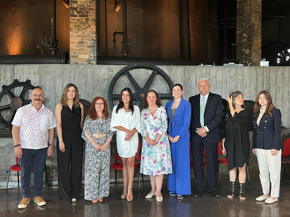IrishEmbMexico's tweet photo. Hoy se inauguró la exposición de #IrelandinFrame en los suelos del museo @horno3 para el @fsantalucia
Los régios y visitantes a Monterrey pueden disfrutar de las obras de @lorcanfinnegan @Jeanette_Lowe @doyleeamonn y Kenneth O’Halloran hasta las 6 de Noviembre, no se lo pierden https://t.co/aEdtTX6GAp