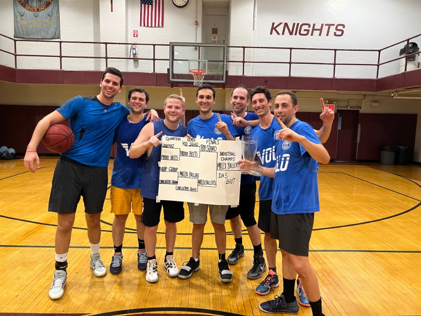 austin_rief's tweet photo. Top 3 days of my life:

3. Moving to NYC
2. Selling @MorningBrew 
1. Winning rec basketball

The Mazvah Ballers are champs. https://t.co/92kwOxKoL7