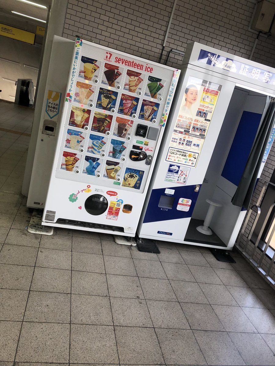 SHIKI41376028's tweet photo. 子供、、、

大人、、、

境界線ってなんだろう、、、

どっちの自分も好きなのが良いね。
#ミナミ　#ホスト　#春夏秋冬　#シキ　#SHIKI #難波　#allgroup #大阪 #お酒 #イケメン #ハマりおじさん #ぽい言葉 https://t.co/8vTj1n1Rv4