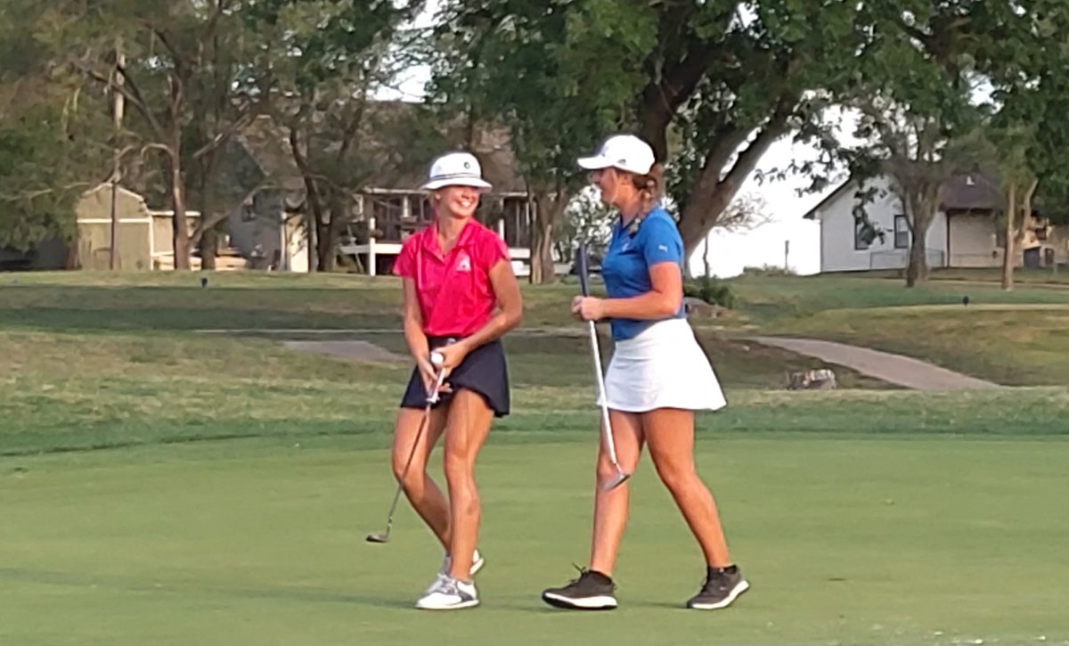 TopsportsN's tweet photo. Tourney recap: @RuralGolf wins 10th straight city girls team championship by 24 strokes, @shsladyvikesgo1's @lois_deeter wins second straight individual title in playoff. ...
https://t.co/gORsUgTj7r… https://t.co/vPJnfm20je
