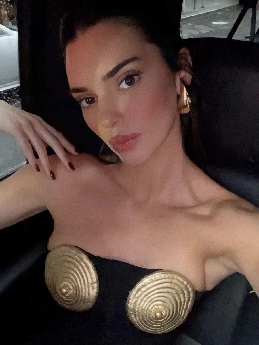 archivekend's tweet photo. kendall jenner wow https://t.co/AUUqyJwMPL
