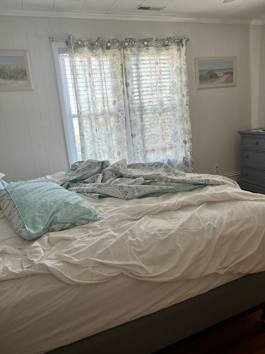 noelashley's tweet photo. So millions of dollars but no one can give me the extra $195 I had to spend after paying thousands of dollars to book my own rental when the @vacasarentals relocation team could not/would not find me and my family a place to stay when we walked into this. Should be ashamed @vrbo https://t.co/4El1MprPnm