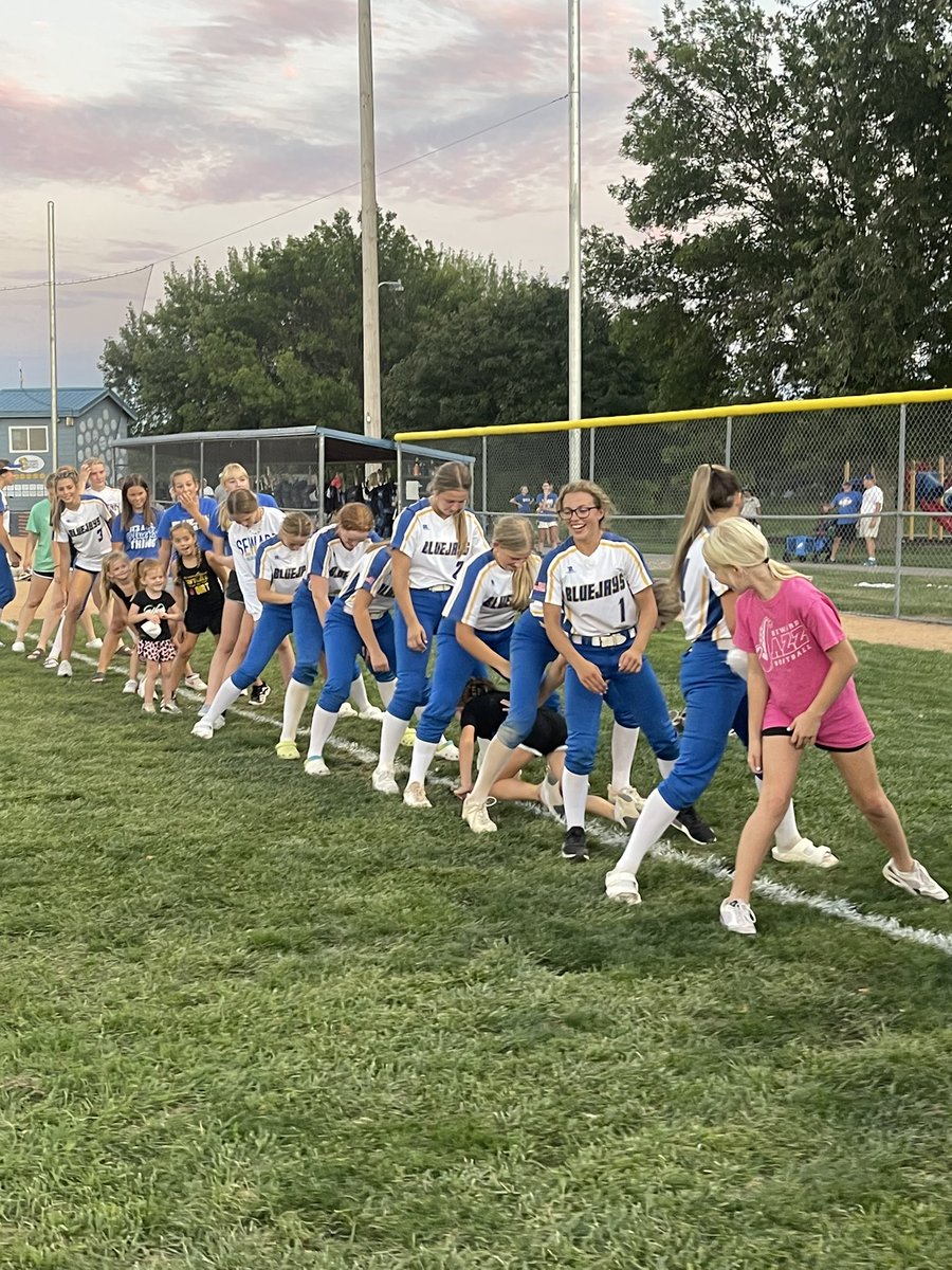SewardSoftball's tweet photo. Huge Win 2nite @SewardBlueJays over a very good @ViqueenSBall  it was back &amp; 4th all night! @HartmanTarryn was the DPG w/ some big plays &amp; @CoralCollins11 goes 4/4 &amp; causes chaos on the bases. Kiki celebrated her #birthday with her sb sisters. #beReal #whatsyourEdge #muchlove https://t.co/V7xIHr28rM