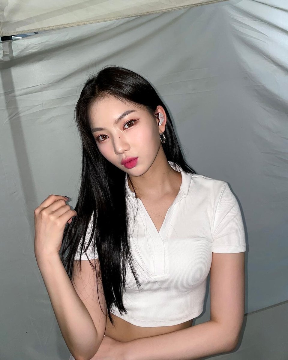 chaengnyan's tweet photo. ₊🦄☁️ a little pout won't hurt you, and neither will the sharp glance she gives during the second take of this photo-session. oh‼... she in love with her light pink shirt, can you see the love in her eyes swithie? ♡ᵕ̈ https://t.co/OMBkJy28O1