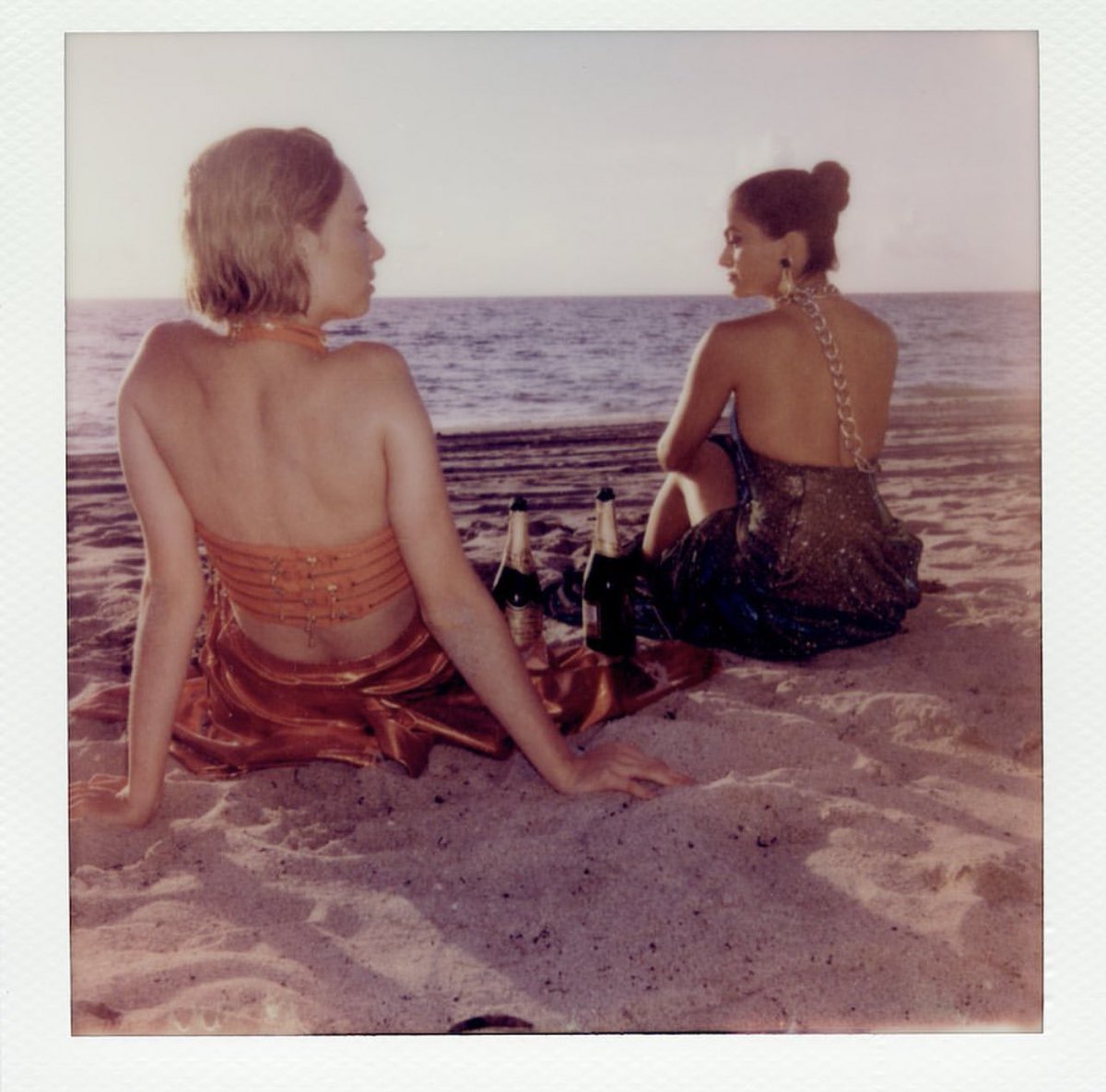 dailymayahawkee's tweet photo. MAYA HAWKE DO REVENGE POLAROIDS😭😭 https://t.co/8pBzknvFlY