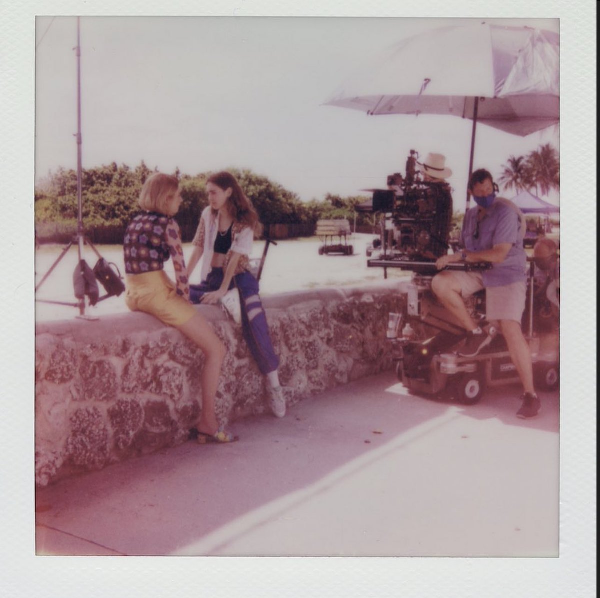 dailymayahawkee's tweet photo. MAYA HAWKE DO REVENGE POLAROIDS😭😭 https://t.co/8pBzknvFlY