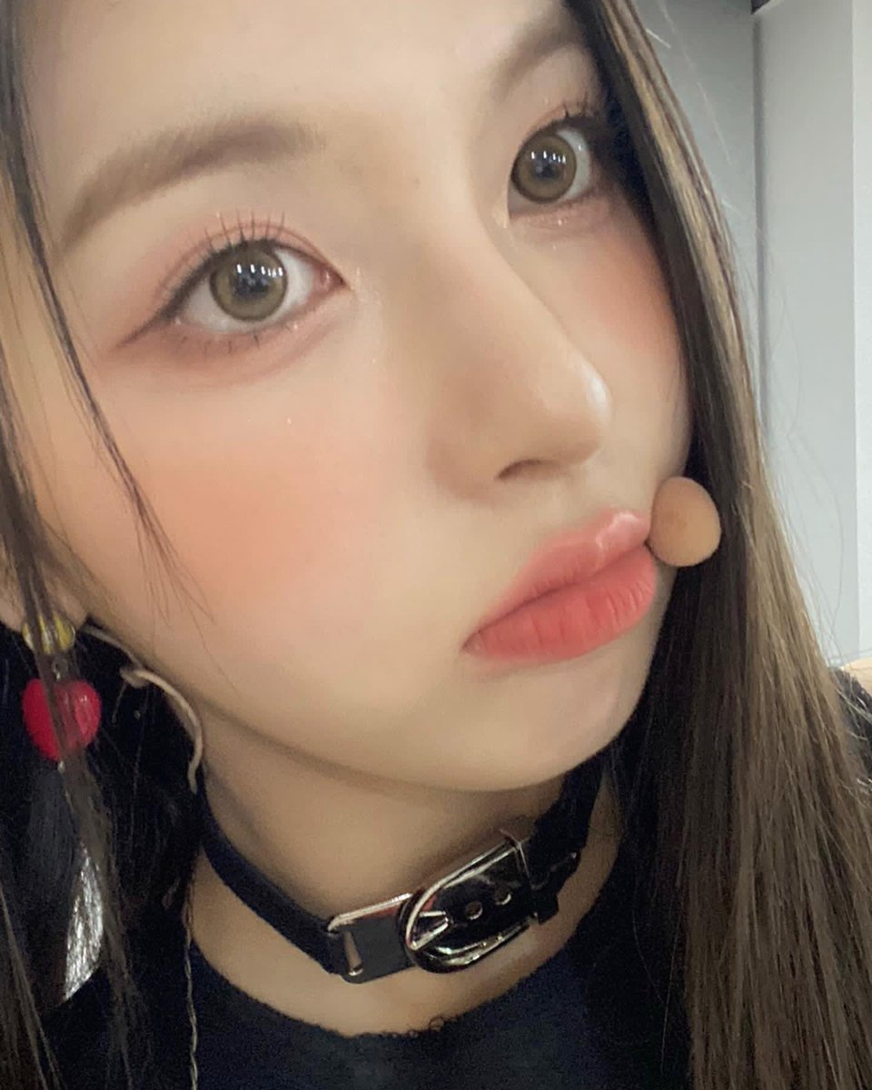 📸 | 19.09.22

#BAE repostou as fotos e substituiu a segunda por essa: 

#BAE #배이 #배진솔 #NMIXX #엔믹스  <a href="/NMIXX_official/">NMIXX</a>