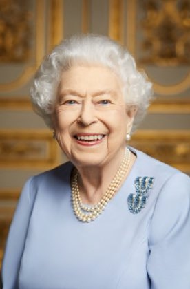 korlich's tweet photo. A final farewell to #QueenElizabethII - a testament to the strength of female leaders and commitment to service!👑👜💪 #monarch #queen #RoyalFamily #bosslady @RoyalFamily @koecolife https://t.co/9vJwNELgV8