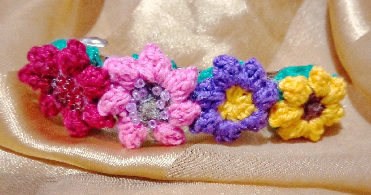DearKnots's tweet photo. Crochet Sunflower Hair Clips by #DearKnotsPH 

Yarn:. Mercerized Cotton (3 ply)

#crochettwt #gantsilyo #crochetph https://t.co/e9cpOs3CQB