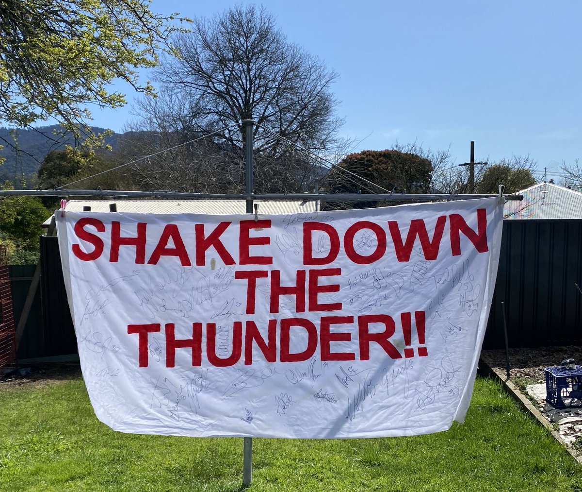 Eric the Banner enjoying a beauty in Mt  Beauty after a gentle cycle to freshen up for his return appearance on the weekend. 😍⁦@stephmanefield⁩  ⁦@sydneyswans⁩ #ShakeDownTheThunder #Bloods #AFLFinals #AFLGrandFinal